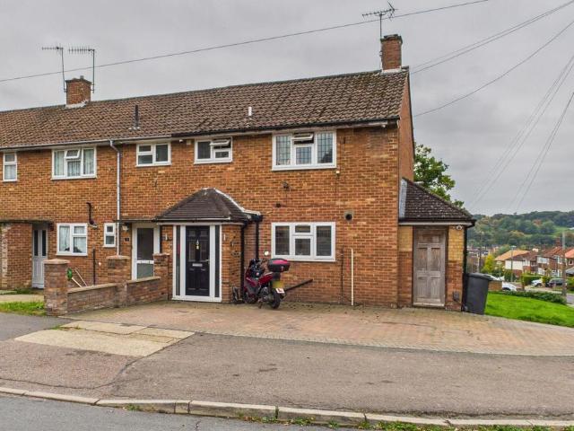 5 bedroom end of terrace house for sale