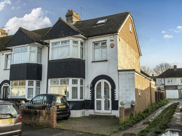 5 bedroom end of terrace house for sale