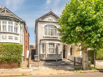 5 bedroom end of terrace house for sale