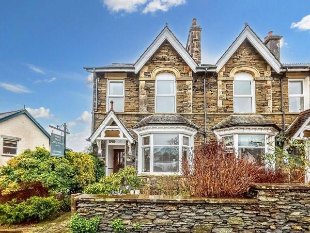 5 bedroom end of terrace house for sale