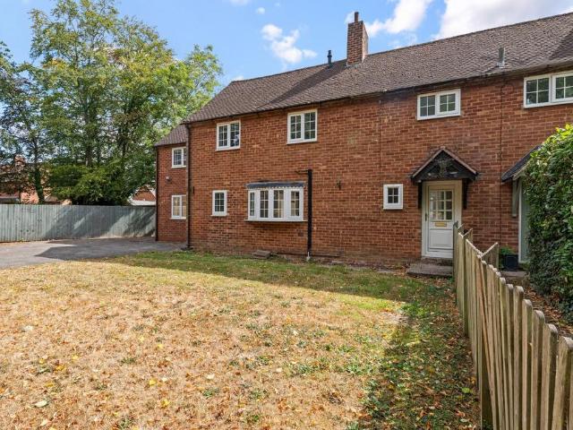 5 bedroom end of terrace house for sale