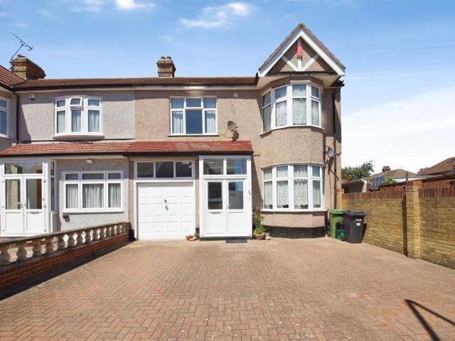 5 bedroom end of terrace house for sale