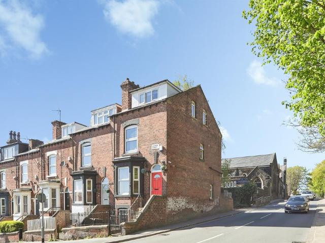 5 bedroom end of terrace house for sale