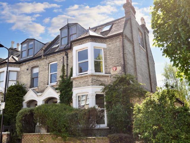 5 bedroom end of terrace house for sale