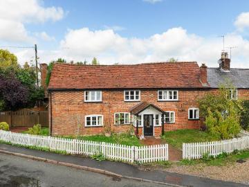 5 bedroom end of terrace house for sale