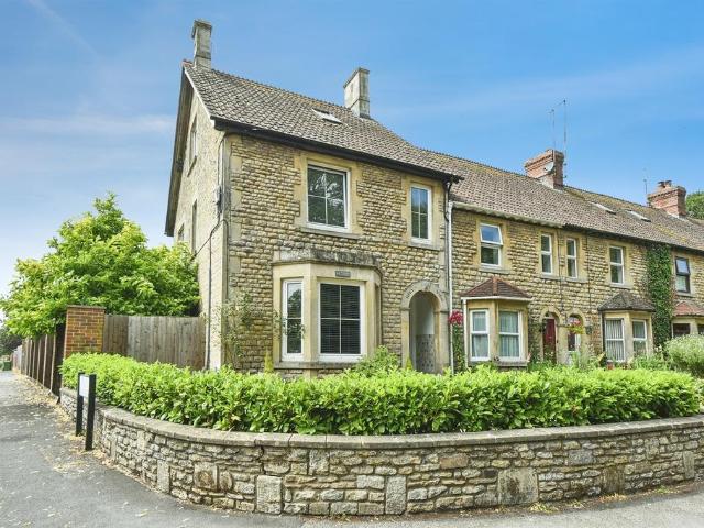 5 bedroom end of terrace house for sale