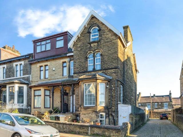 5 bedroom end of terrace house for sale