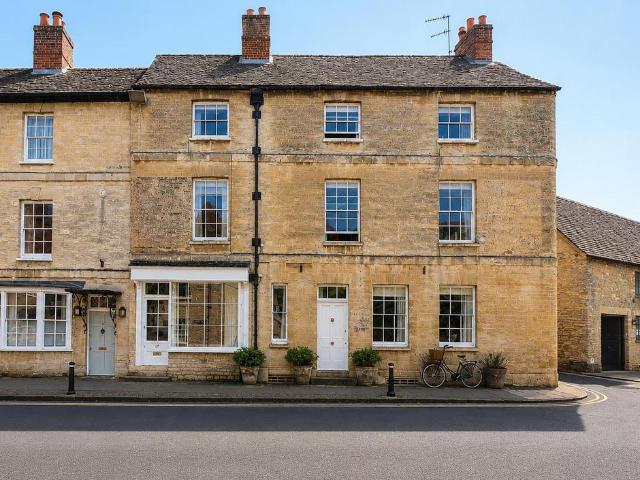 5 bedroom end of terrace house for sale