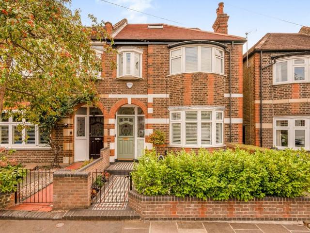 5 bedroom end of terrace house for sale