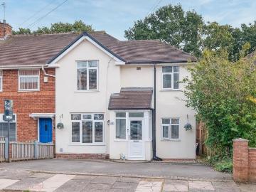 4 bedroom end of terrace house for sale