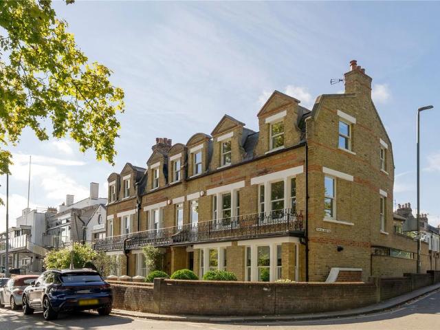5 bedroom end of terrace house for sale