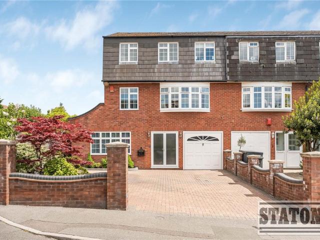 5 bedroom end of terrace house for sale