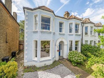 5 bedroom end of terrace house for sale