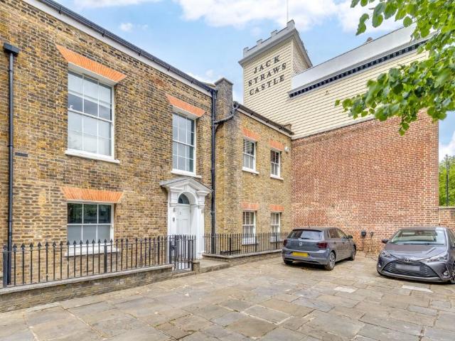 6 bedroom end of terrace house for sale