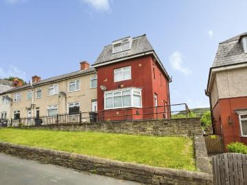 5 bedroom end of terrace house for sale