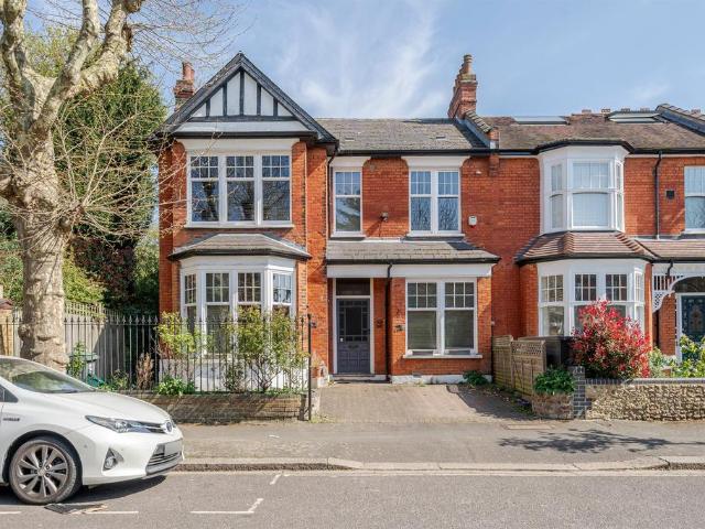 5 bedroom end of terrace house for sale
