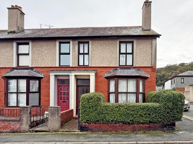 5 bedroom end of terrace house for sale