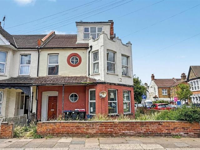 5 bedroom end of terrace house for sale