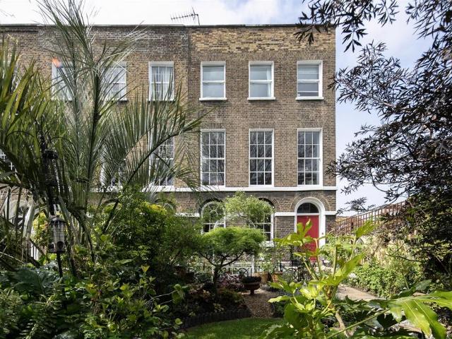 5 bedroom end of terrace house for sale
