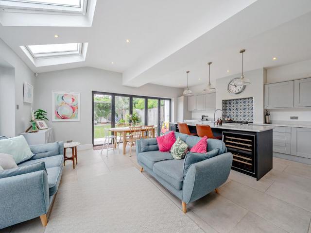 5 bedroom end of terrace house for sale