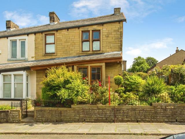 5 bedroom end of terrace house for sale