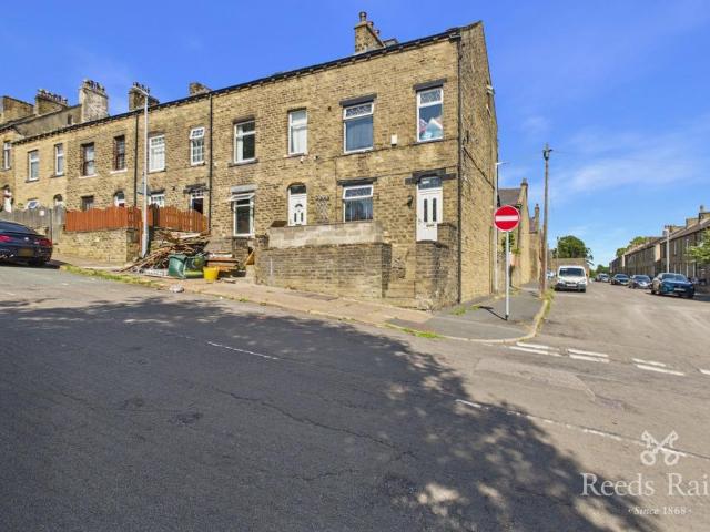 5 bedroom end of terrace house for sale