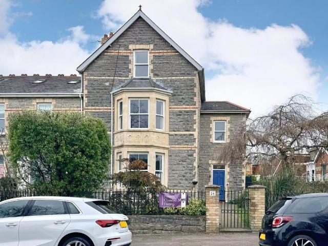 5 bedroom end of terrace house for sale