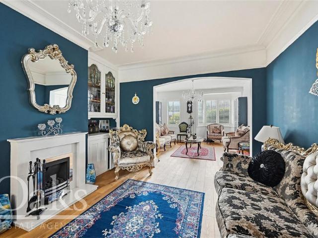 5 bedroom end of terrace house for sale