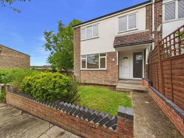 5 bedroom end of terrace house for sale
