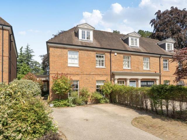 5 bedroom end of terrace house for sale