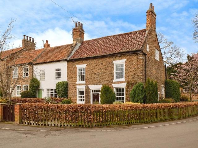 5 bedroom end of terrace house for sale