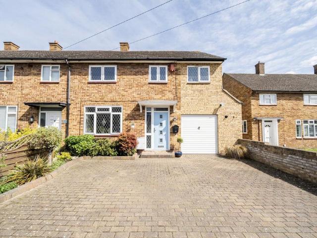 4 bedroom end of terrace house for sale