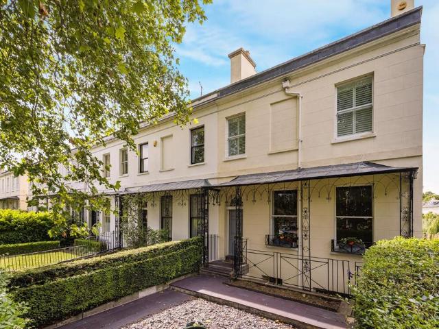 5 bedroom end of terrace house for sale