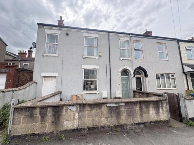 5 bedroom end of terrace house for sale