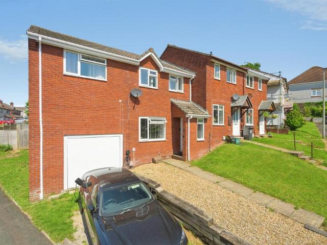 5 bedroom end of terrace house for sale