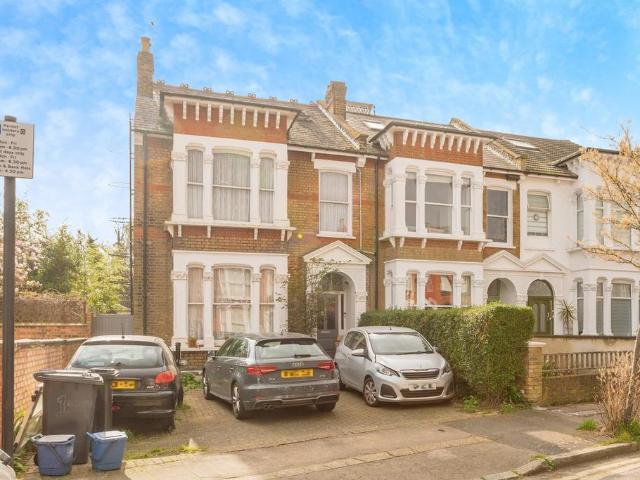 5 bedroom end of terrace house for sale