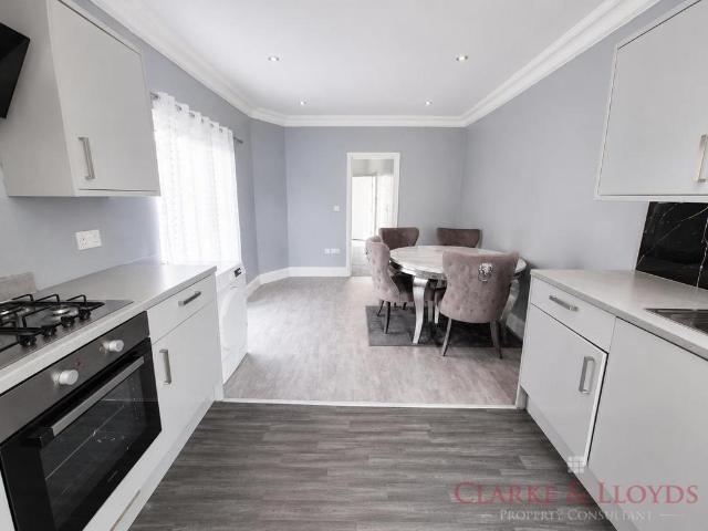 5 bedroom end of terrace house for sale