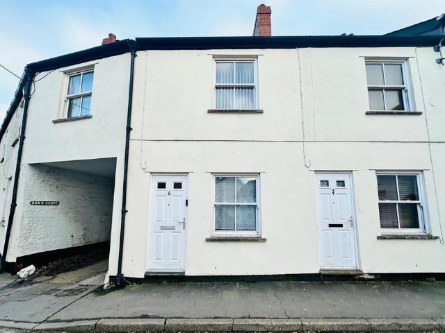 5 bedroom end of terrace house for sale