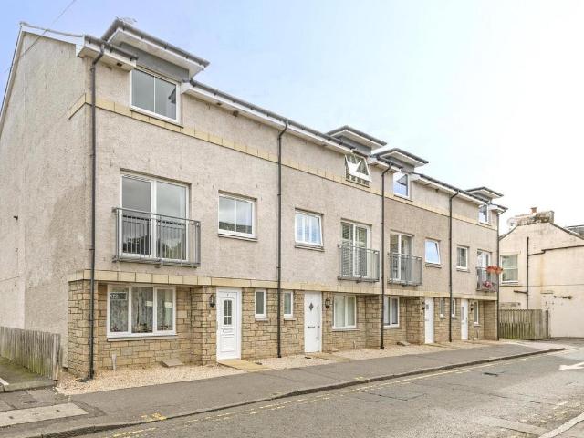 5 bedroom end of terrace house for sale
