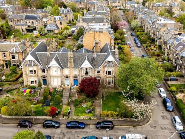 5 bedroom end of terrace house for sale