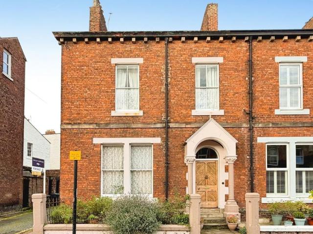 5 bedroom end of terrace house for sale