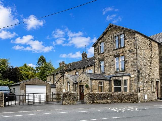 5 bedroom end of terrace house for sale