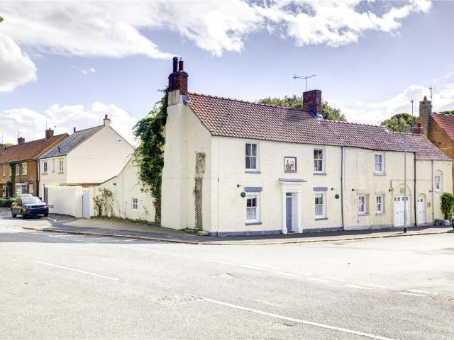5 bedroom end of terrace house for sale