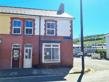 5 bedroom end of terrace house for sale