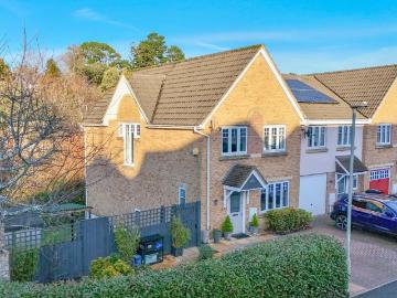 5 bedroom end of terrace house for sale