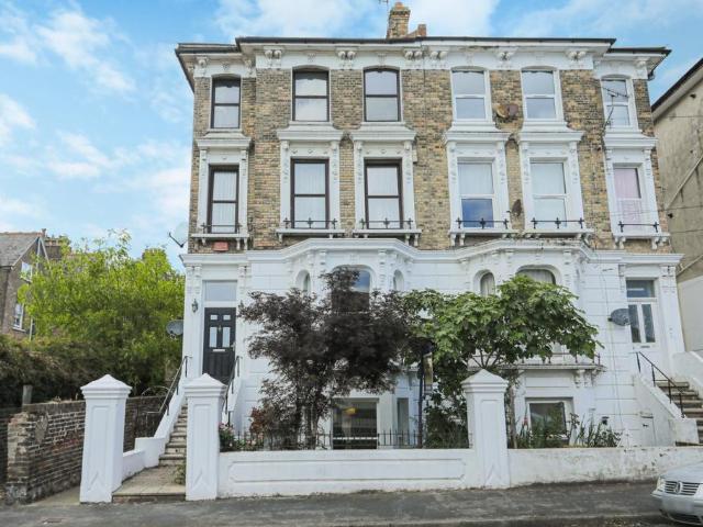 5 bedroom end of terrace house for sale