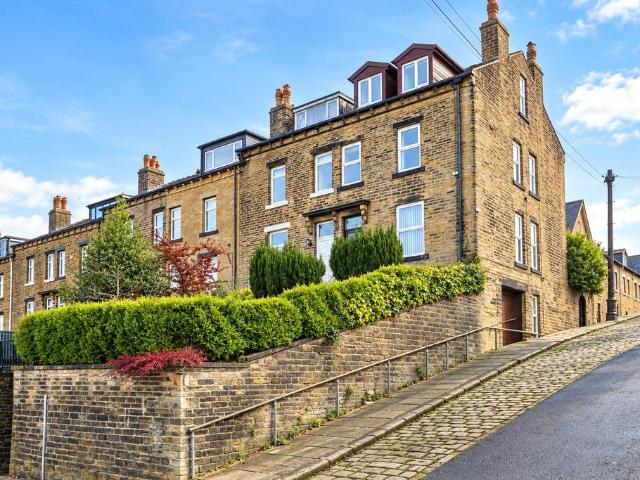 5 bedroom end of terrace house for sale