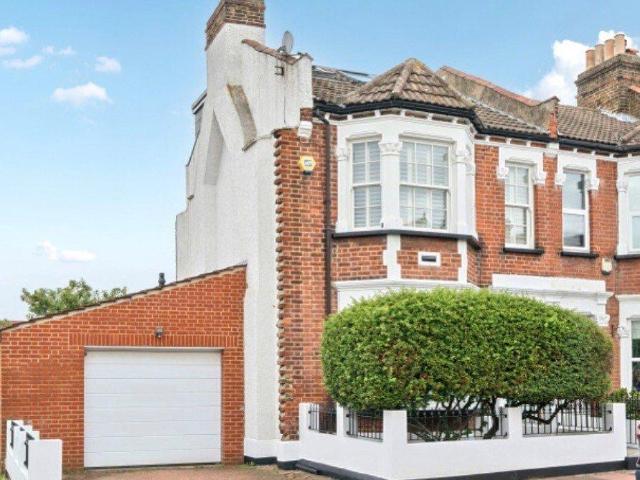 5 bedroom end of terrace house for sale