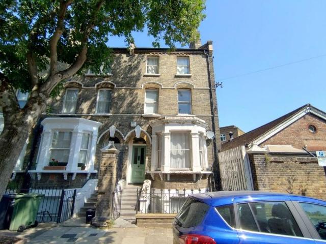 5 bedroom end of terrace house for sale