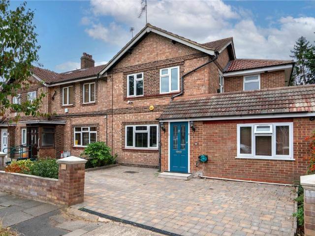 5 bedroom end of terrace house for sale